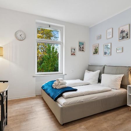 Vorstadtoase - 2 Personen - Eichwalde, Naehe Ber - Queensize-Bett, Netflix, Parken Екстериор снимка
