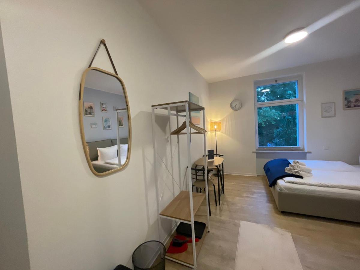 Vorstadtoase - 2 Personen - Eichwalde, Naehe Ber - Queensize-Bett, Netflix, Parken Екстериор снимка