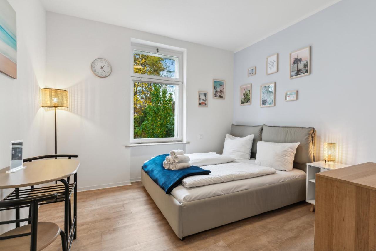 Vorstadtoase - 2 Personen - Eichwalde, Naehe Ber - Queensize-Bett, Netflix, Parken Екстериор снимка