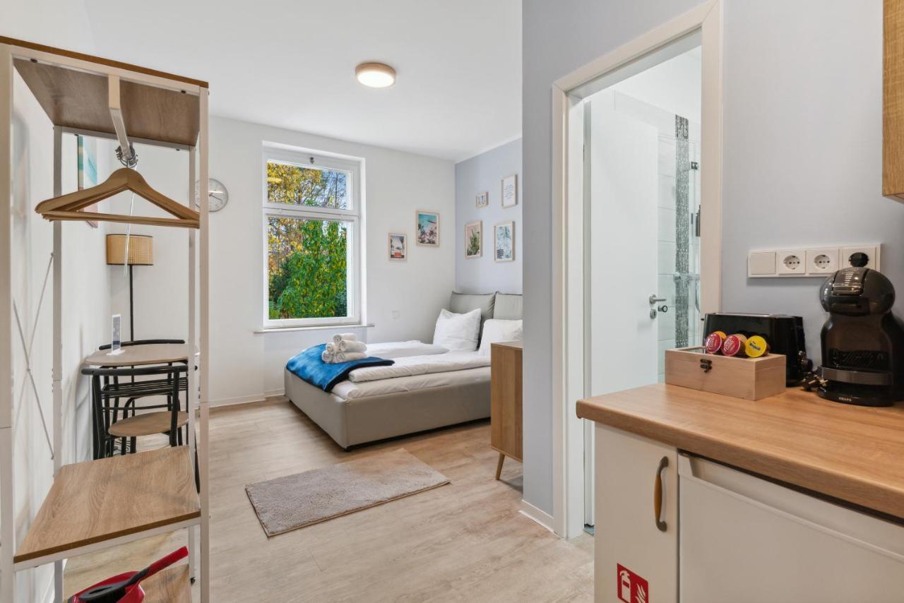 Vorstadtoase - 2 Personen - Eichwalde, Naehe Ber - Queensize-Bett, Netflix, Parken Екстериор снимка