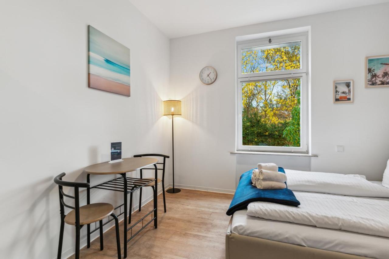 Vorstadtoase - 2 Personen - Eichwalde, Naehe Ber - Queensize-Bett, Netflix, Parken Екстериор снимка
